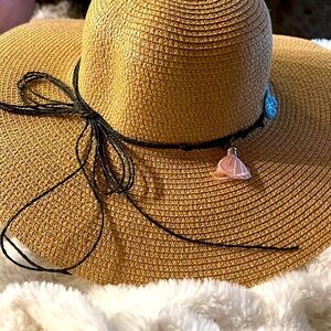 Floppy hat embellished with butterflies patches